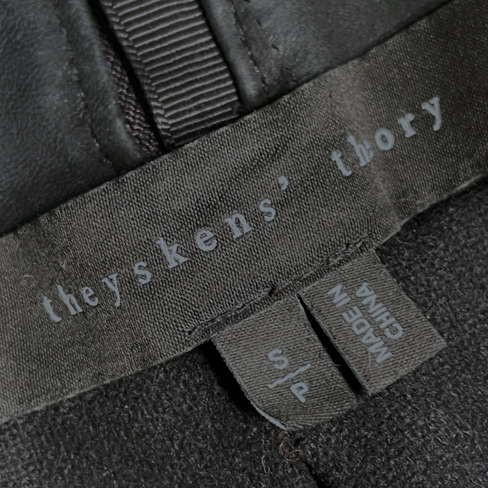 100% Lambs Skin Black Leather Jacket | BKE
Sz S/P Like New | THEYSKEN’S THEORY - Picture 13 of 13